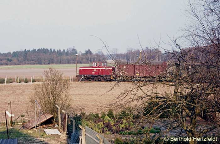 http://eisenbahn-nord.de/dbbilder/ablagewebalben/OHE/images/2_229_15.04.76.jpg