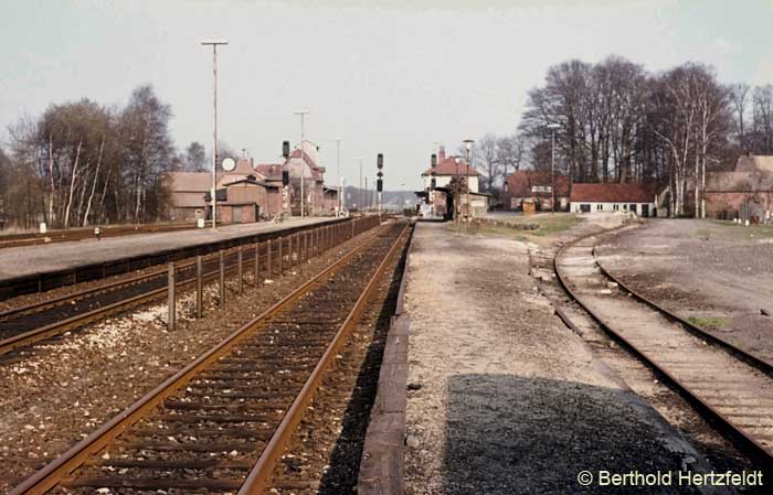 http://eisenbahn-nord.de/dbbilder/ablagewebalben/OHE/images/2_259_17.04.76.jpg